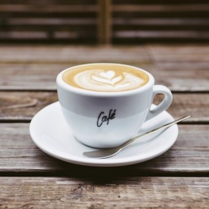 Laktose-freie und vegane Milch-Alternative für den Kaffee